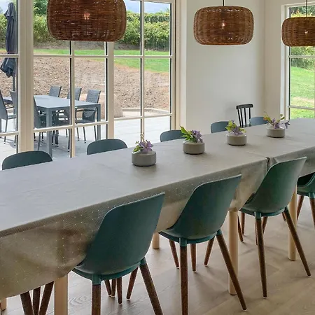5 Bedroom Cozy Home In Ebeltoft Nyaraló