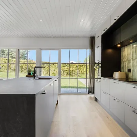 5 Bedroom Cozy In Ebeltoft