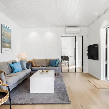 5 Bedroom Cozy Home In Ebeltoft
