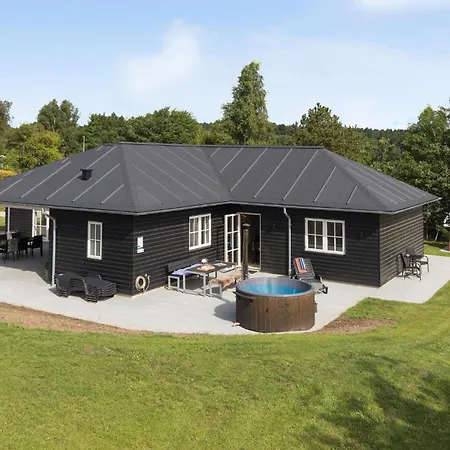 5 Bedroom Cozy In Semesterbostad Ebeltoft