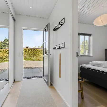 5 Bedroom Cozy Home In Ebeltoft